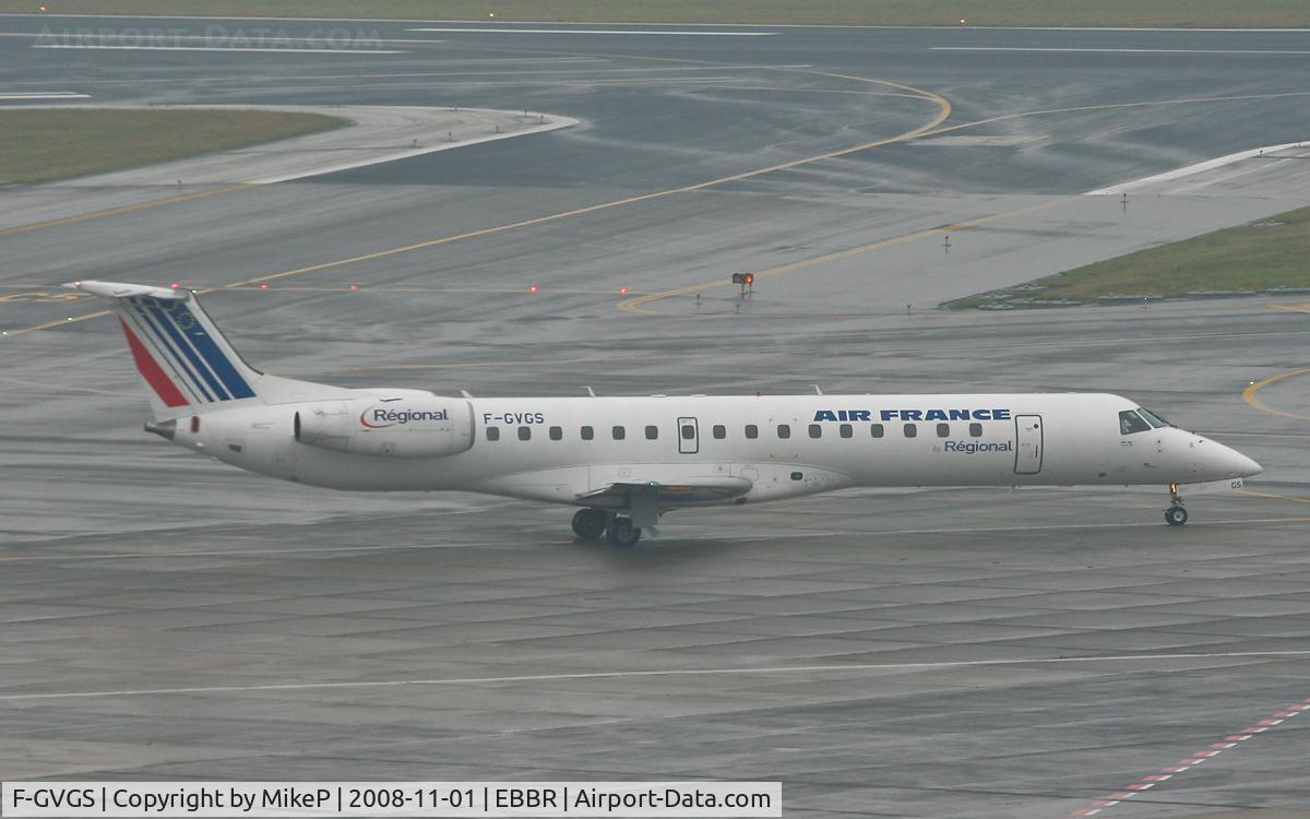 F-GVGS, 2001 Embraer ERJ-145LR (EMB-145LR) C/N 145385, Heading to 07R for departure.