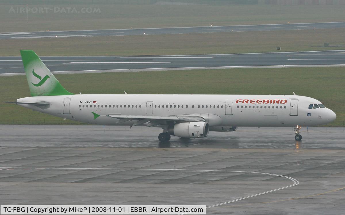 TC-FBG, 1998 Airbus A321-131 C/N 771, Heading to 07R for departure in the pouring rain.