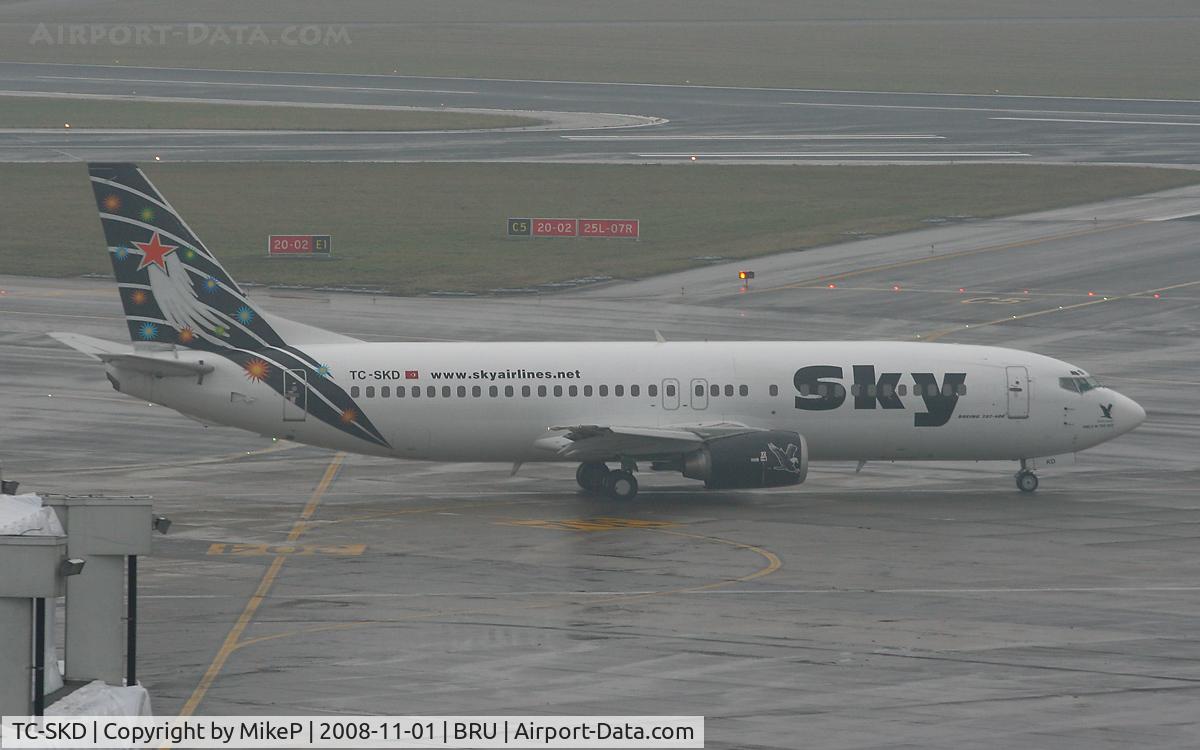 TC-SKD, 1992 Boeing 737-4Q8 C/N 25372, Heading to 07R for departure.