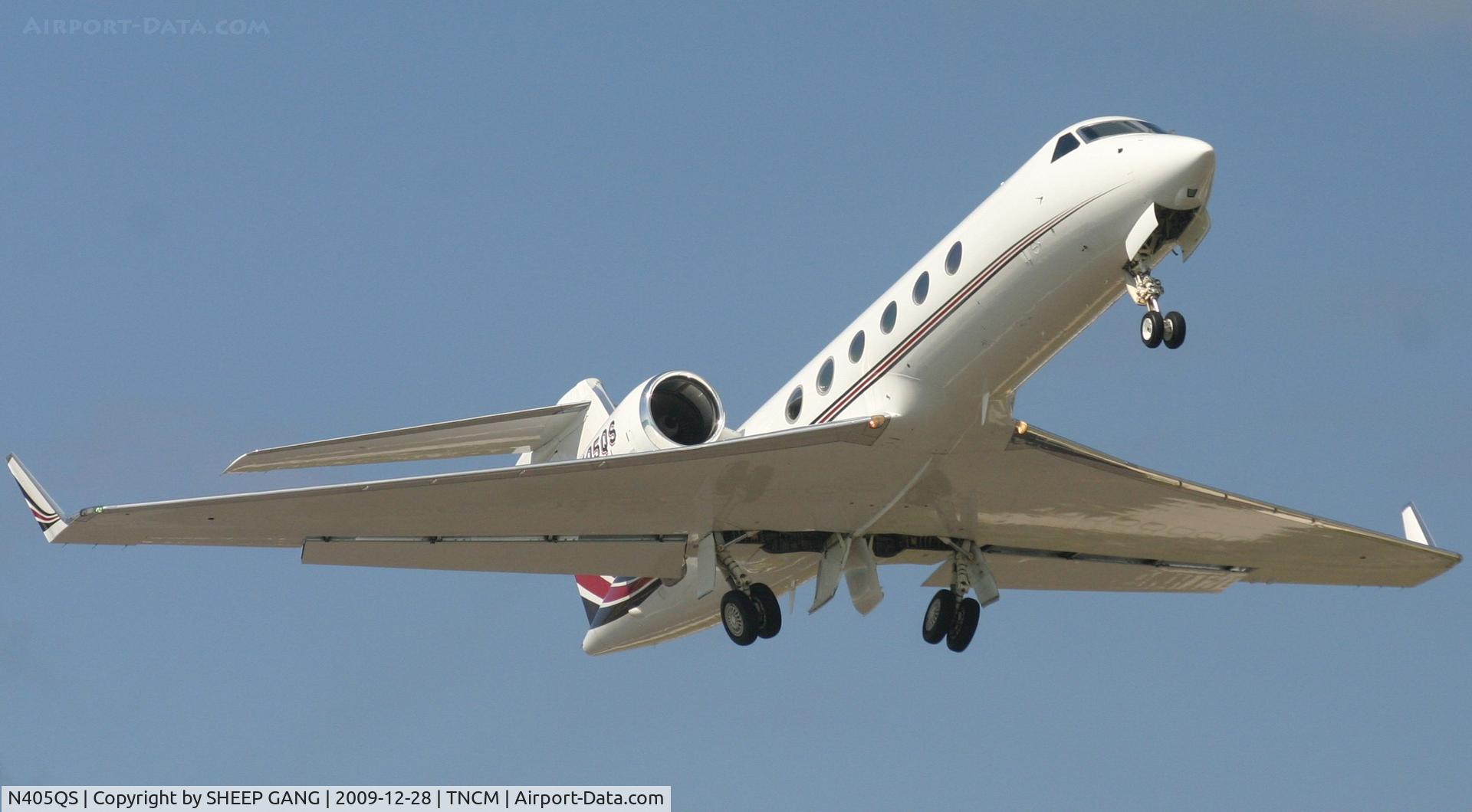 N405QS, 2006 Gulfstream Aerospace GIV-X (G450) C/N 4054, N405QS rotating out of tncm
