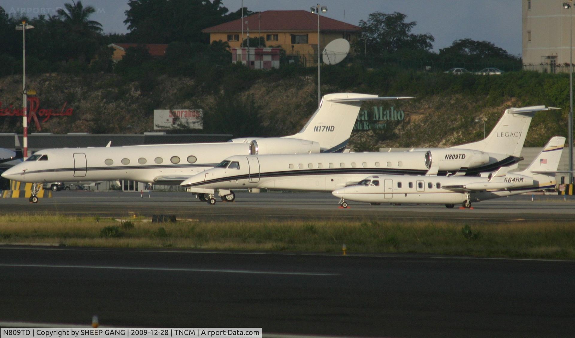 N809TD, 2004 Embraer EMB-135BJ Legacy C/N 14500809, N809TD park at the Charlie ramp between some more great birds