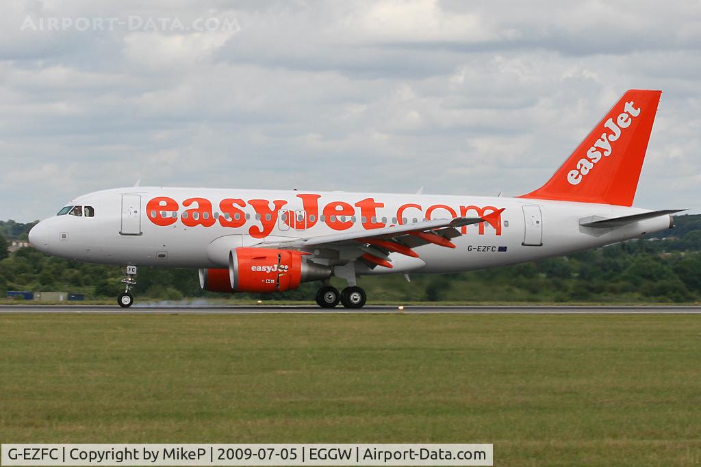 G-EZFC, 2009 Airbus A319-111 C/N 3808, Touchdown on Runway 26.
