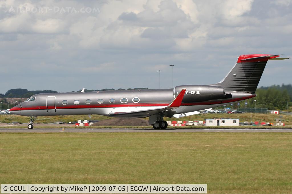 G-CGUL, 2007 Gulfstream Aerospace GV-SP (G550) C/N 5176, Rolling down Runway 26.