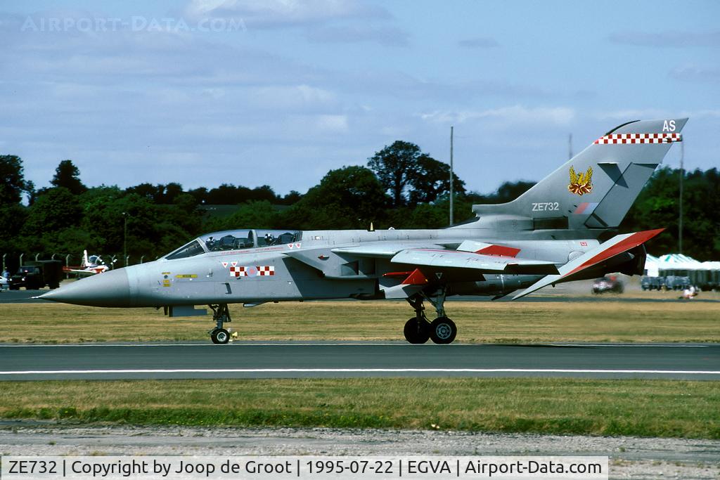 ZE732, 1987 Panavia Tornado F.3 C/N AS048/660/3296, 56R Sq display aircraft hard on the brakes