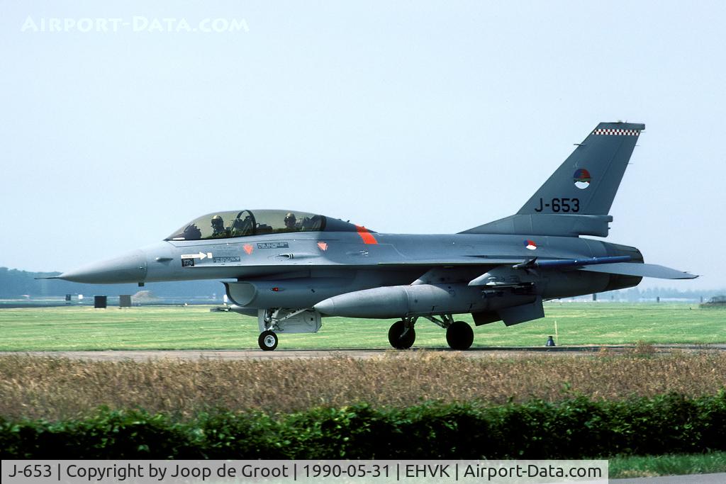 J-653, Fokker F-16B Fighting Falcon C/N 6E-18, During the nineties J-653 was the test F-16 of the RNlAF. Therefore the strange badge on the fin.