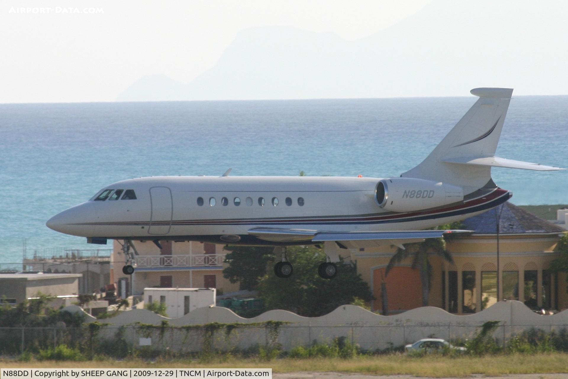 N88DD, 2002 Dassault Falcon 2000 C/N 204, N88DD Landing at tncm