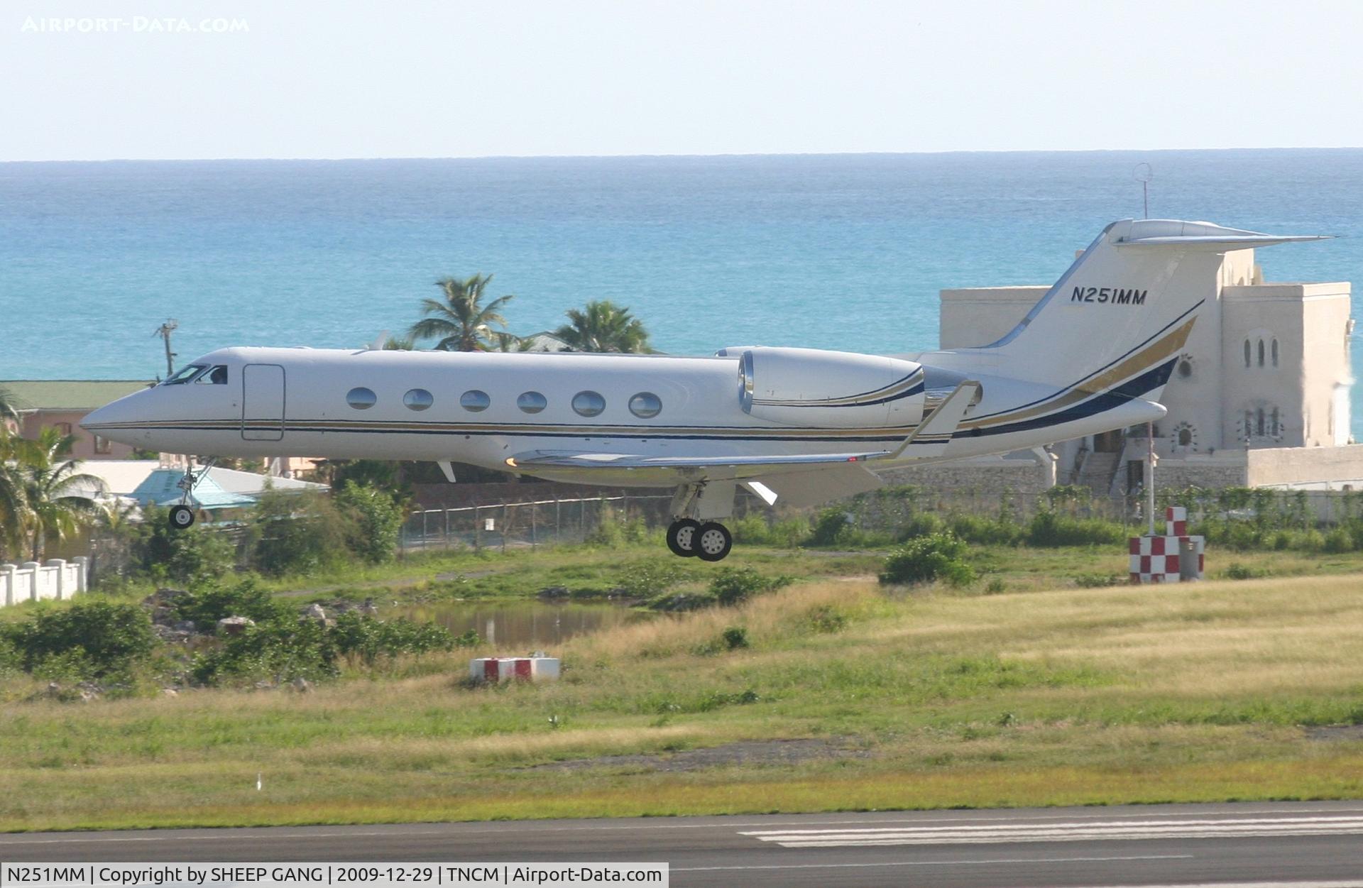 N251MM, 2002 Gulfstream Aerospace G-IV SP C/N 1495, N251MM landing at TNCM