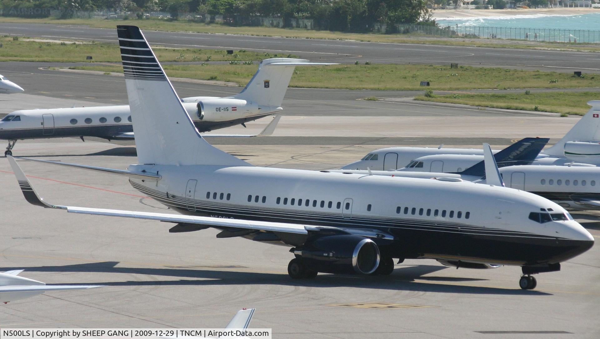 N500LS, 1999 Boeing 737-73T C/N 29054, N500LS just been push back and now taxing to the holding point alpha for tae off