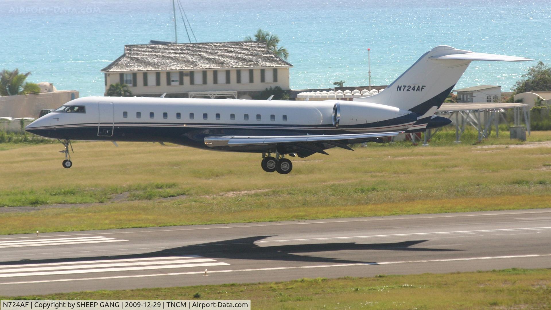 N724AF, 1999 Bombardier BD-700-1A10 Global Express C/N 9031, N724AF Landing on runway 10 at TNCM