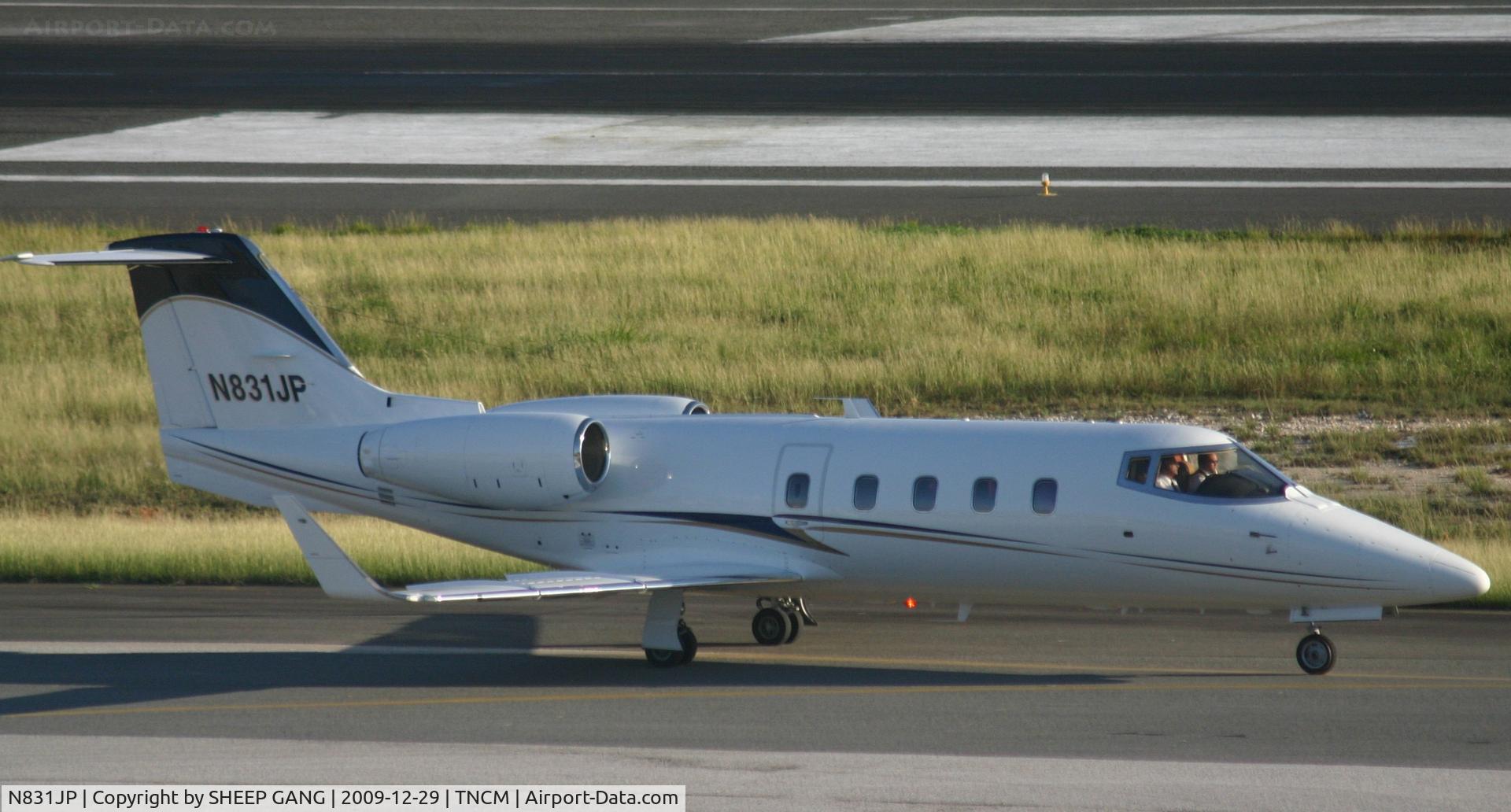 N831JP, 1982 Gates Learjet 55 C/N 55-048, N831JP taxing to Alpha late in the afternoon for take off