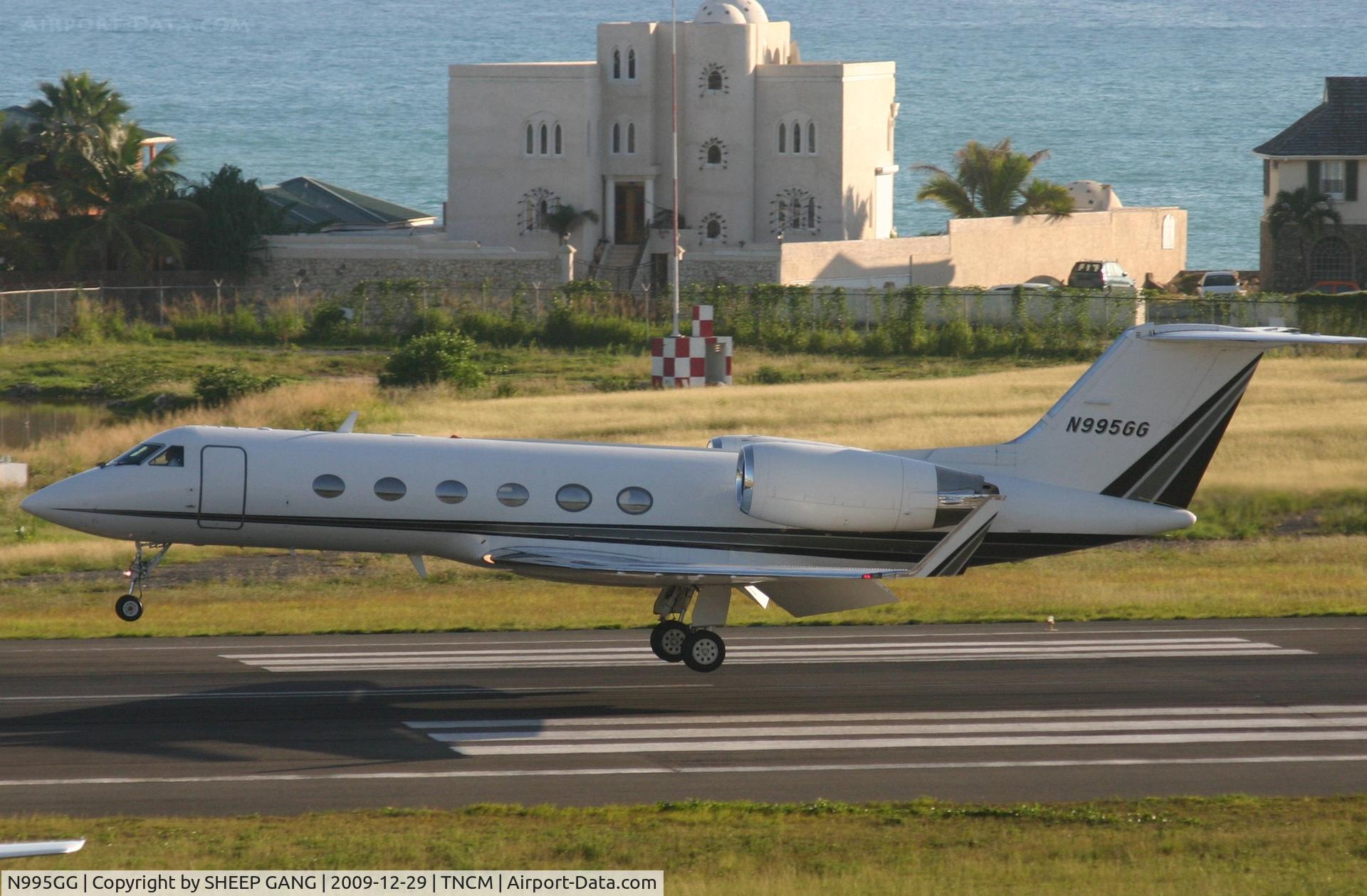 N995GG, 1988 Gulfstream Aerospace G-IV C/N 1074, N995GG Landing at TNCM