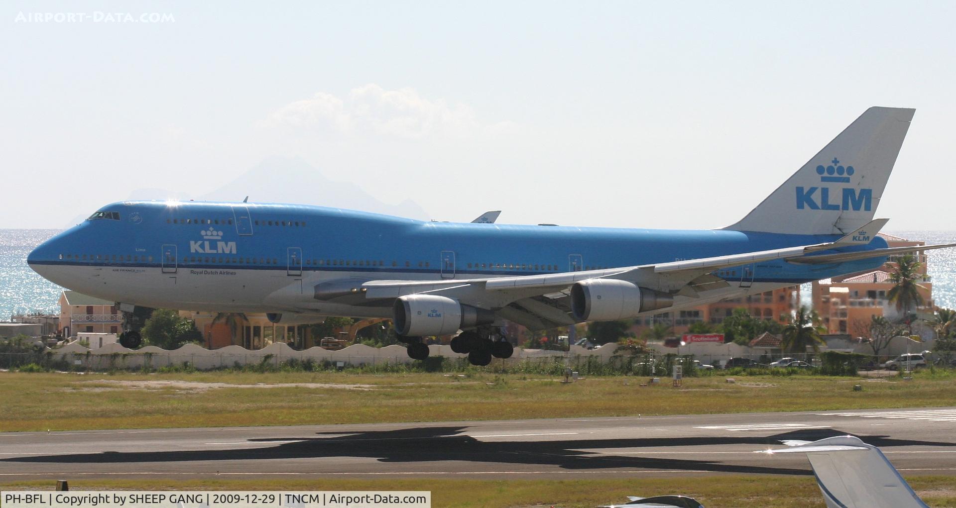 PH-BFL, 1991 Boeing 747-406 C/N 25356, KLM PH-BFL landing at TNCM runway 10