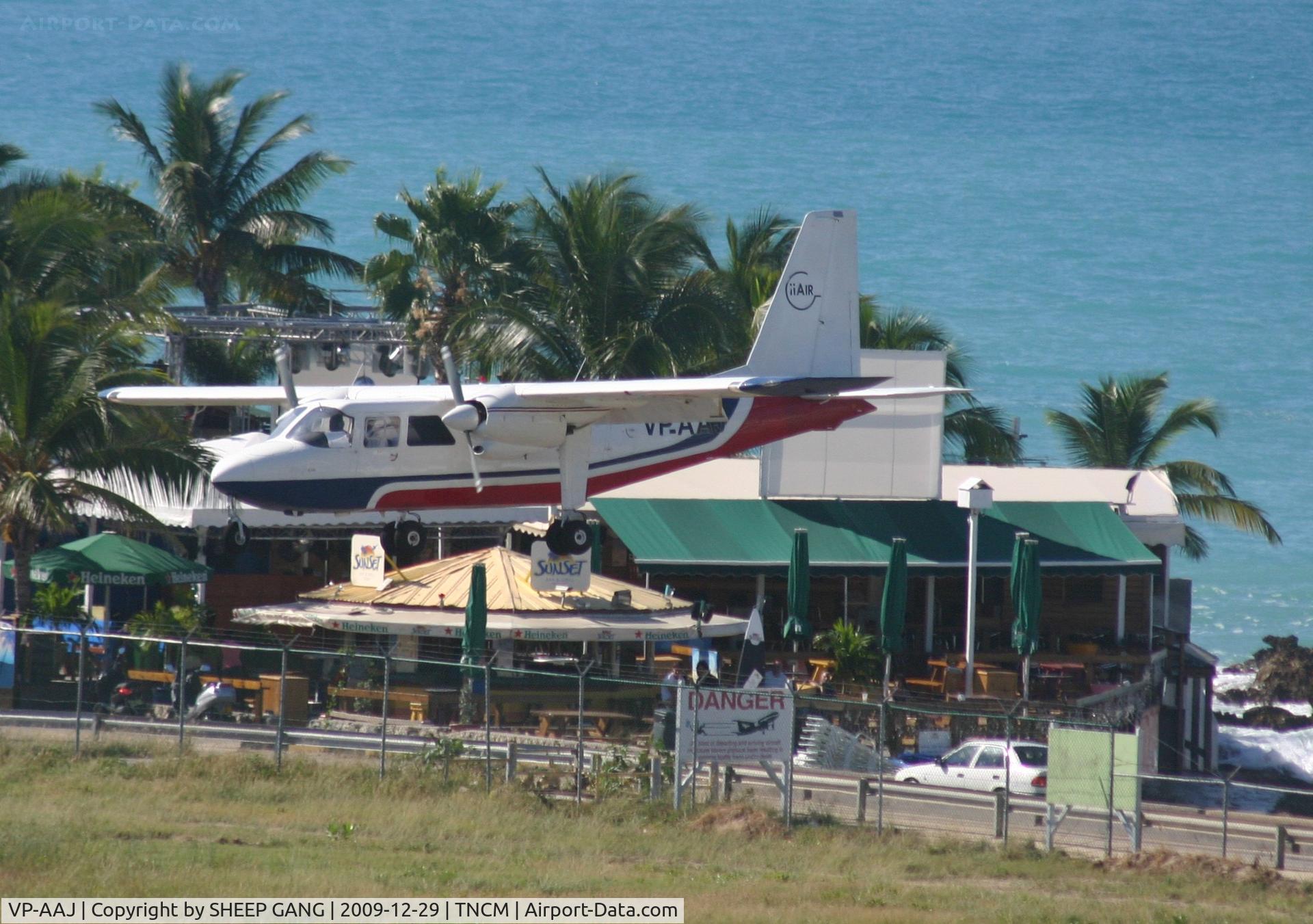 VP-AAJ, Britten-Norman BN-2A-26 Islander C/N 2006, VP-AAJ over the tresh hold for runway 10 tncm
