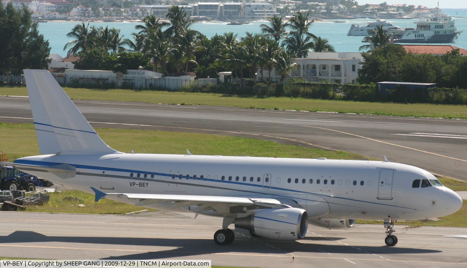 VP-BEY, 2006 Airbus A319-115CJ C/N 2675, VP-BEY taxing to ALpha for take off