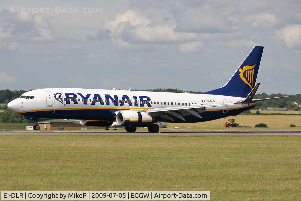 EI-DLR, 2006 Boeing 737-8AS C/N 33596, Runway 26 arrival.