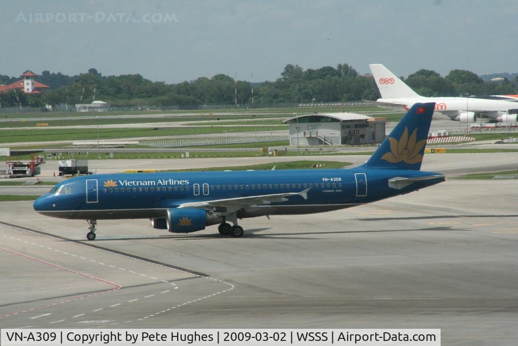 VN-A309, Airbus A320-214 C/N 0648, VietNam Airlines A320 VN-A309 at Singapore