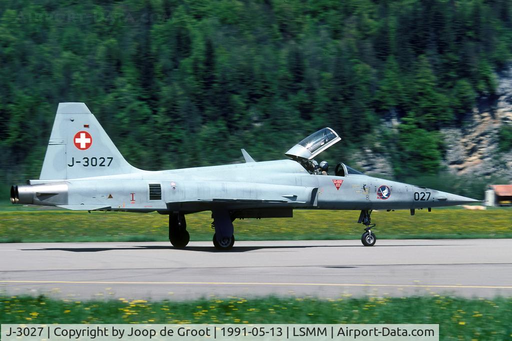 J-3027, 1976 Northrop F-5E Tiger II C/N L.1027, high speed taxi back to the Meiringen flightline.