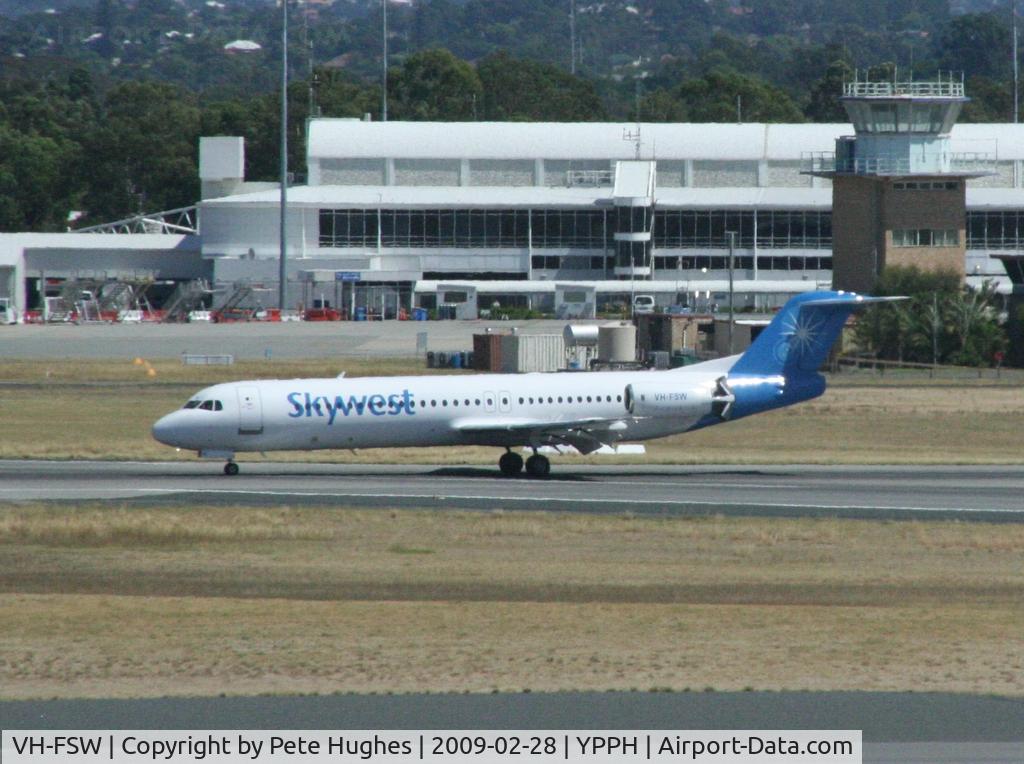 VH-FSW, 1992 Fokker 100 (F-28-0100) C/N 11391, VH-FSW Fokker 100 arriving at Perth, WA - note thrust reversers deployed
