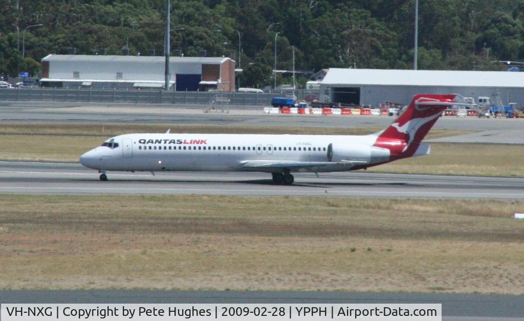 VH-NXG, 1999 Boeing 717-2K9 C/N 55057, Boeing 717 VH-NXG at Perth WA
