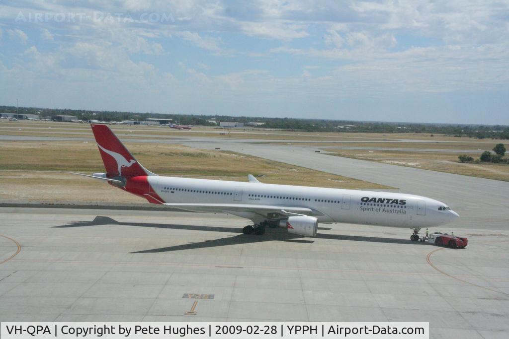 VH-QPA, 2003 Airbus A330-303 C/N 0553, A330 VH-QPA at the International Terminal, Perth WA