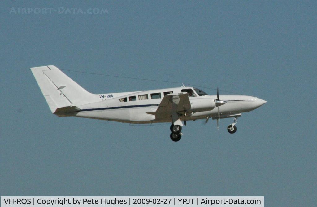VH-ROS, 1979 Cessna 402C C/N 402C0038, VH-ROS Cessna 402C airborne from Jandakot, WA