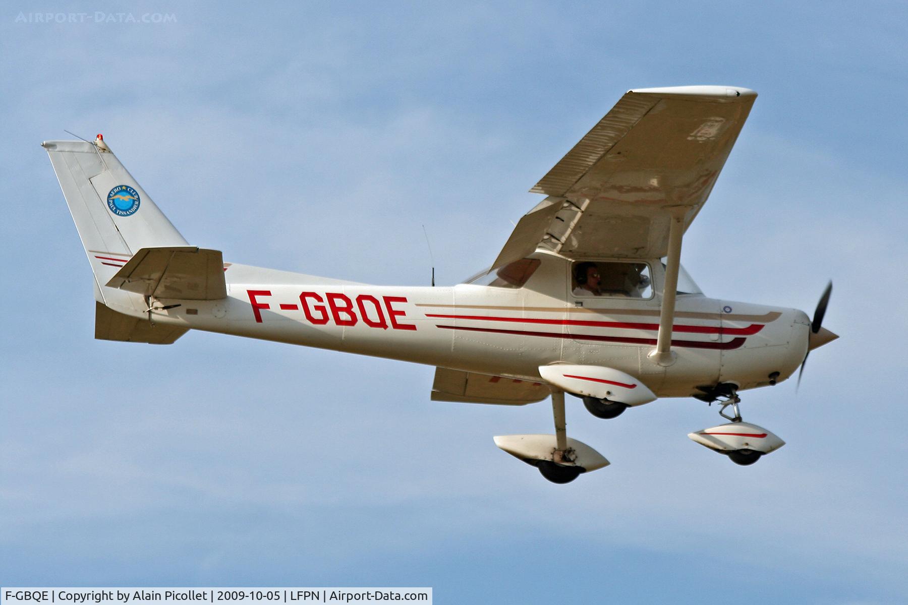 F-GBQE, Reims F152 C/N 1593, landing at LFPN