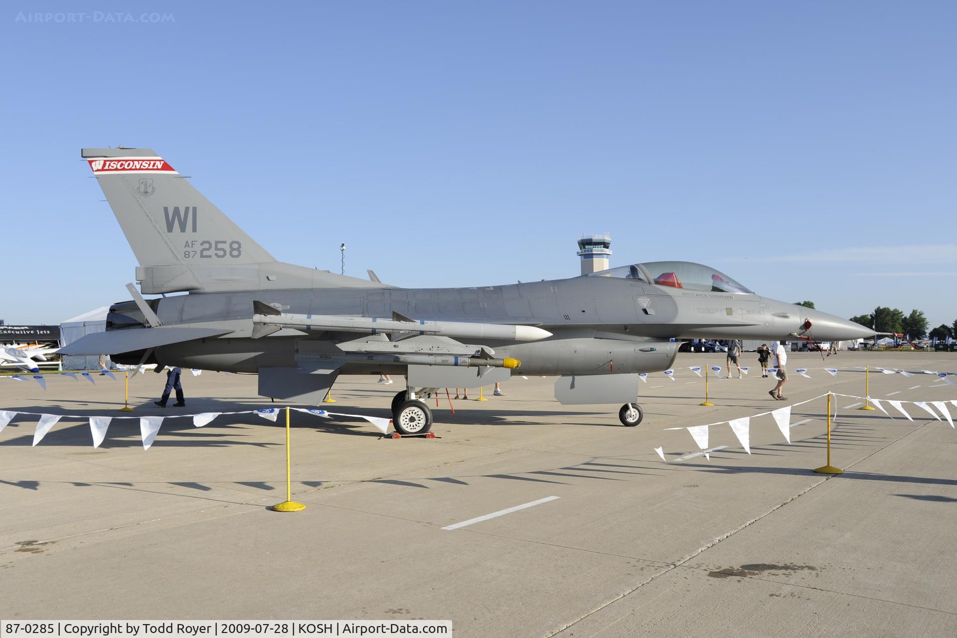 87-0285, 1987 General Dynamics F-16C Fighting Falcon C/N 5C-546, EAA AIRVENTURE 2009