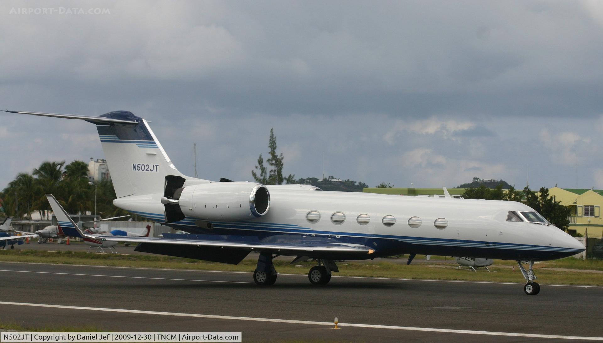 N502JT, 1993 Gulfstream Aerospace G-IV C/N 1212, N502JT just landed at TNCM and comming to a compleet stop