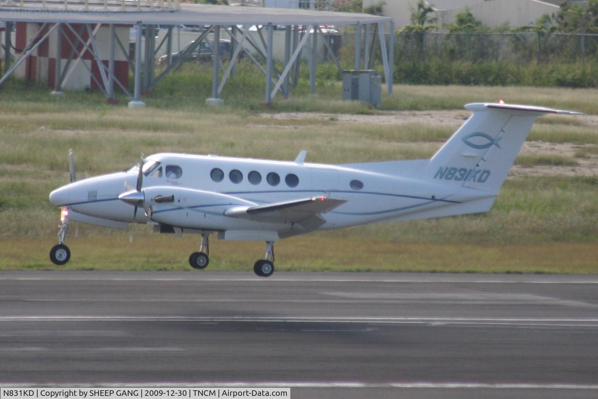 N831KD, Raytheon B200 King Air C/N BB-1937, N831KD landing at TNCM