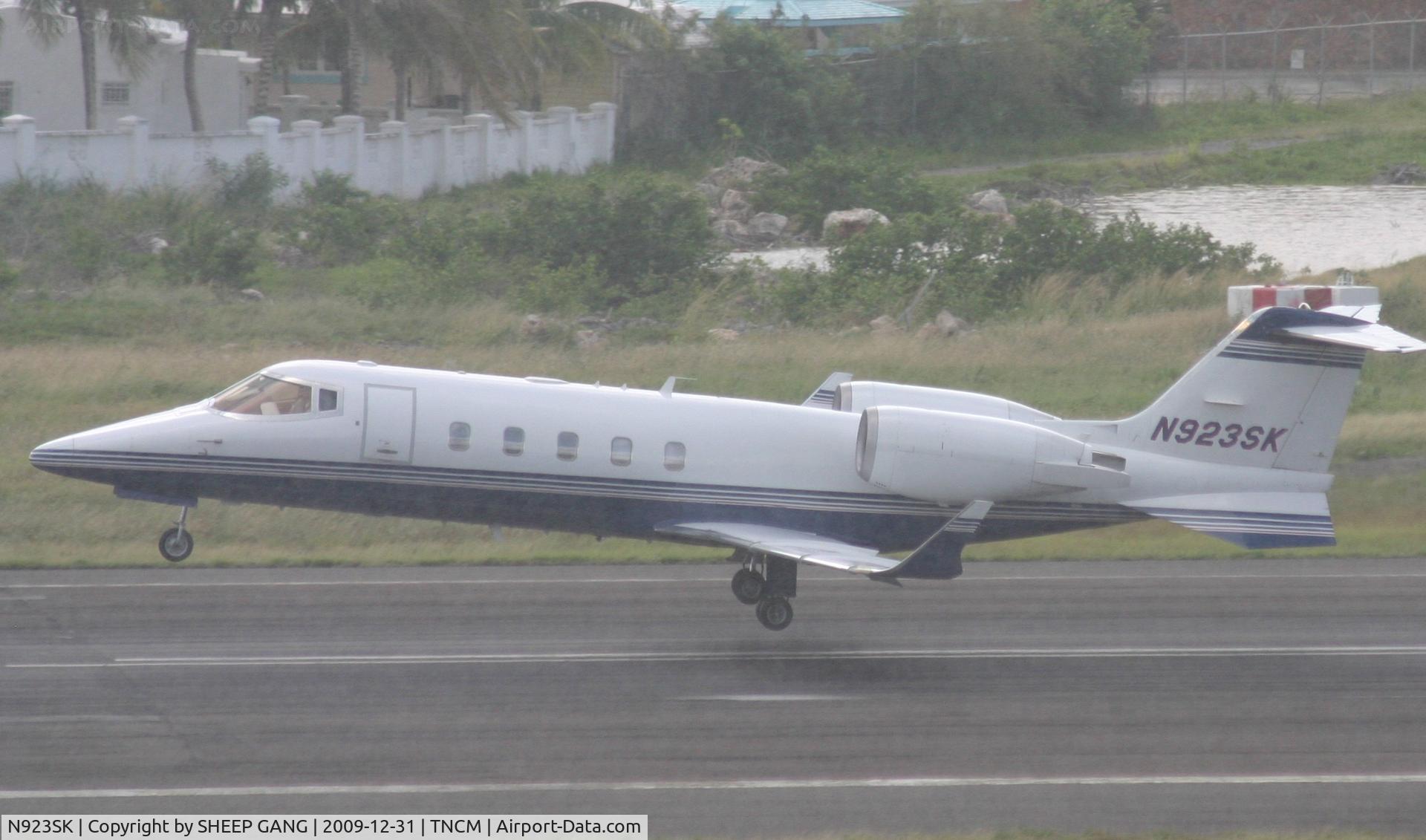 N923SK, 1994 Learjet Inc 60 C/N 050, N923SK landing at TNCM in the rain