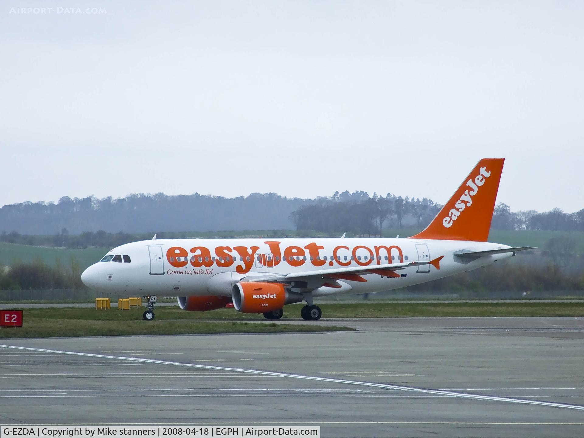 G-EZDA, 2008 Airbus A319-111 C/N 3413, Easyjet A319 Taxiing to runway 06 at EDI