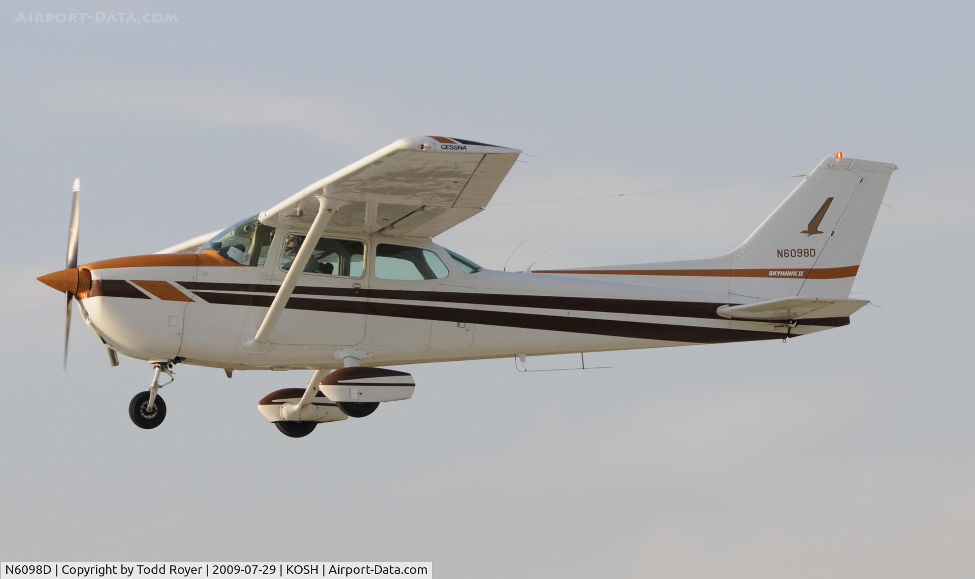 N6098D, 1979 Cessna 172N C/N 17272602, EAA AIRVENTURE 2009
