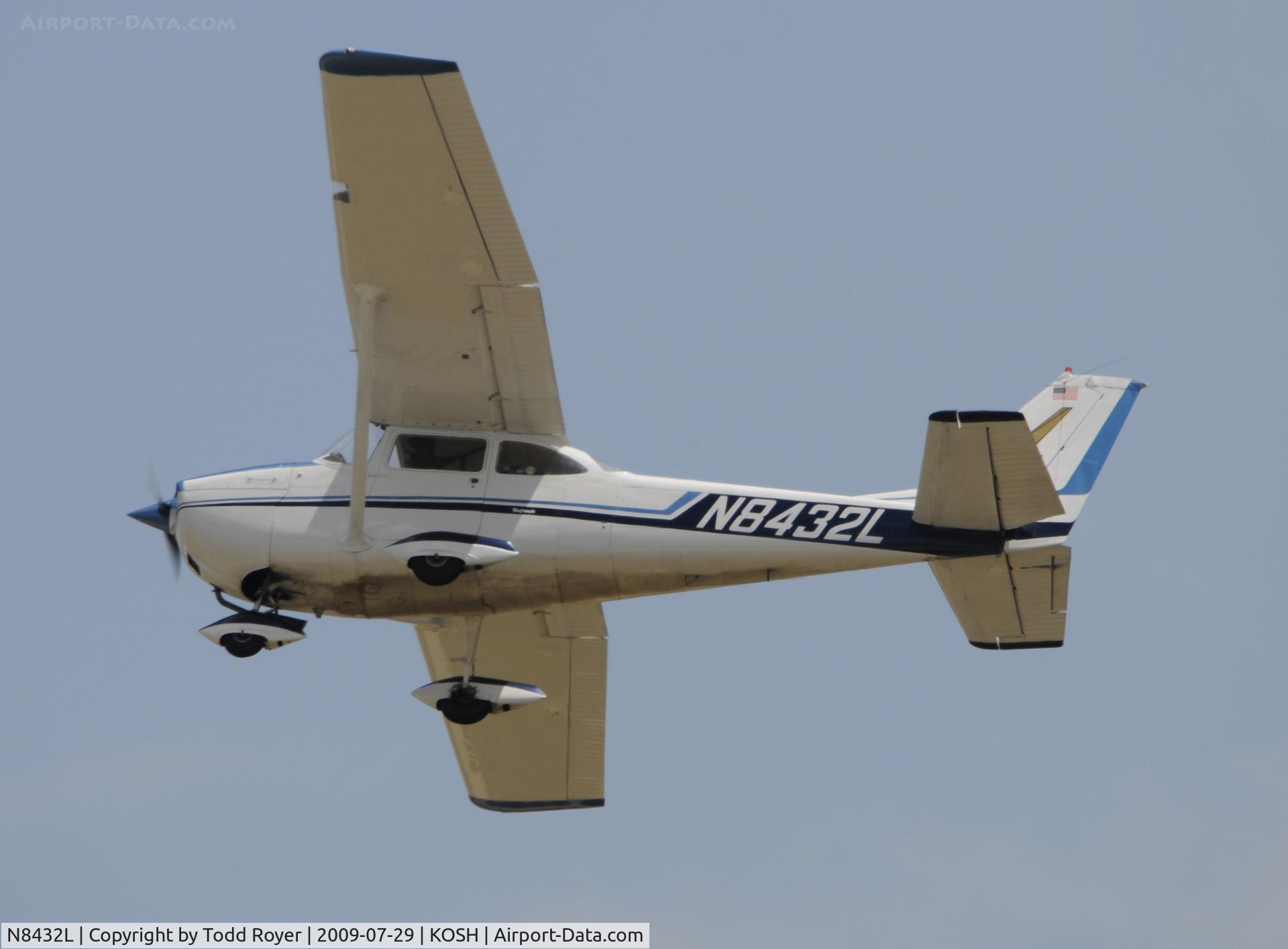 N8432L, 1968 Cessna 172I C/N 17256632, EAA AIRVENTURE 2009