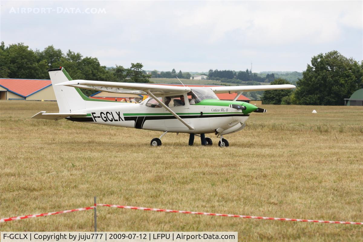 F-GCLX, Cessna 172RG Cutlass RG C/N 172RG-0553, on display at Moret