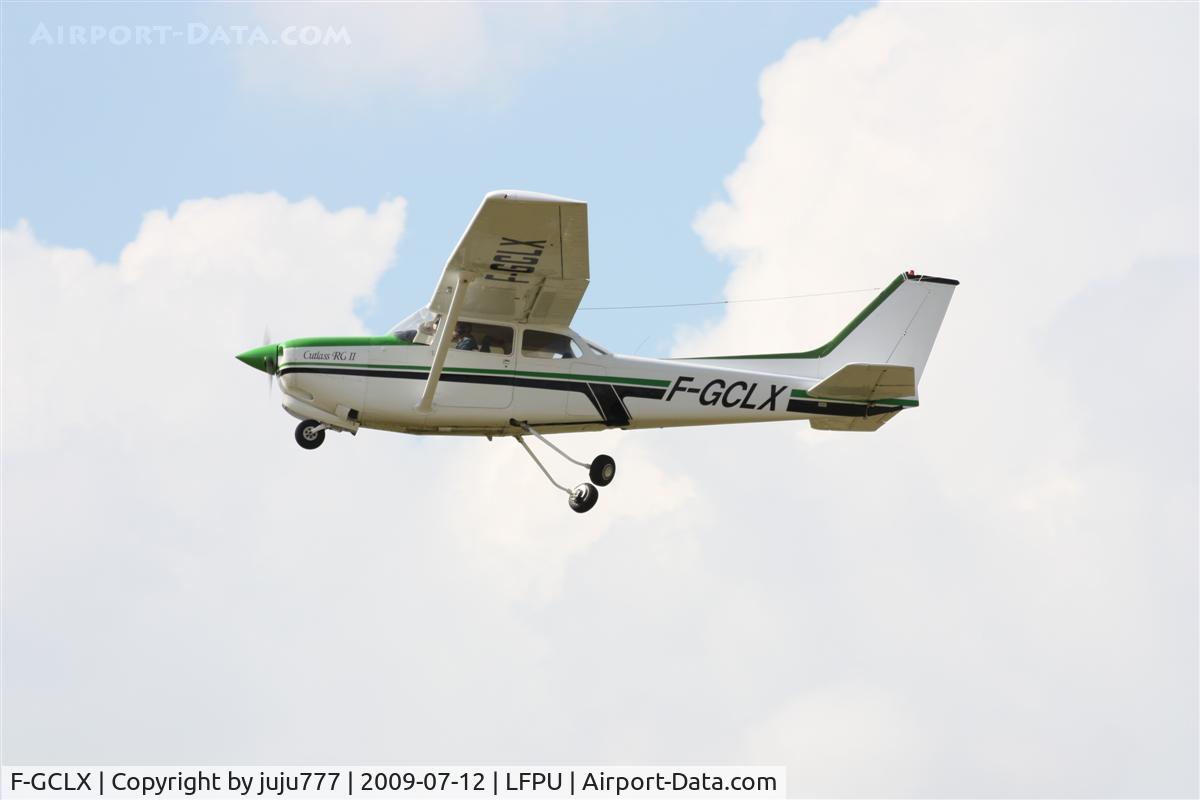 F-GCLX, Cessna 172RG Cutlass RG C/N 172RG-0553, on display at Moret