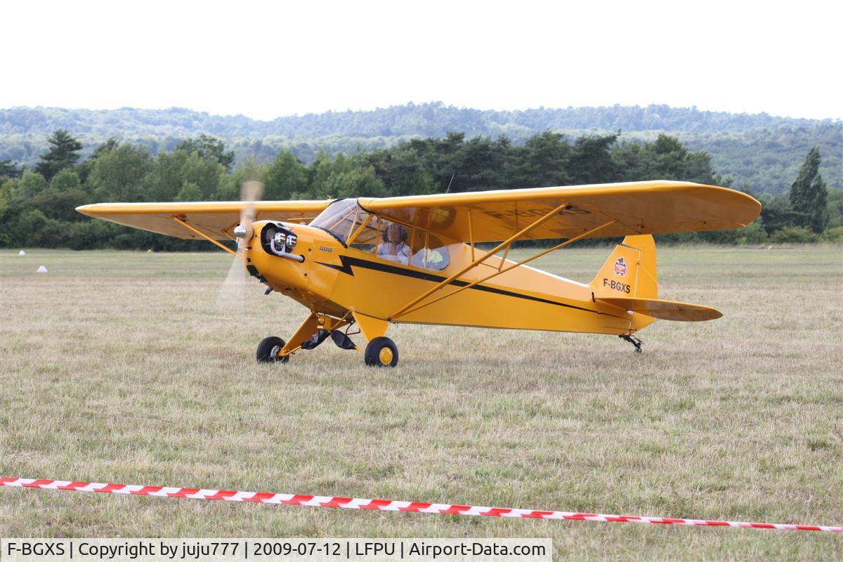 F-BGXS, 1943 Piper L-4A Grasshopper C/N 10535, on display at Moret