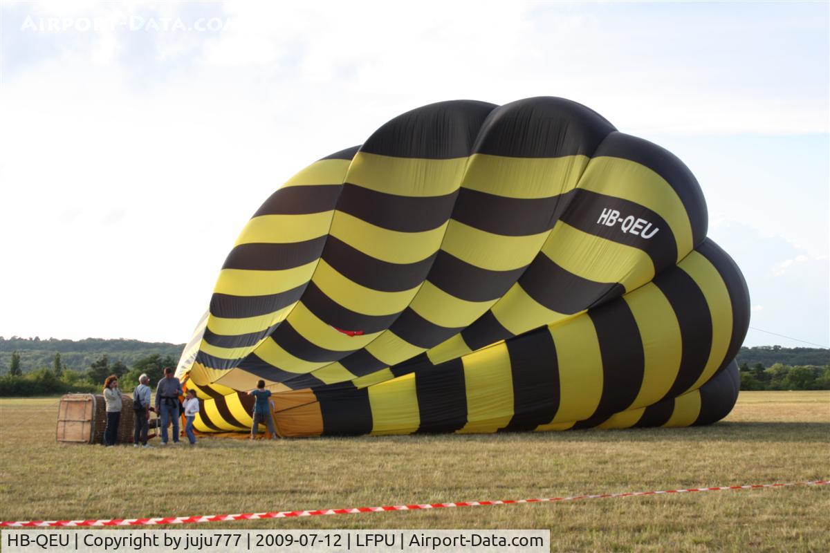 HB-QEU, Cameron Balloons CAM 0-105 C/N 4381, on display at Moret