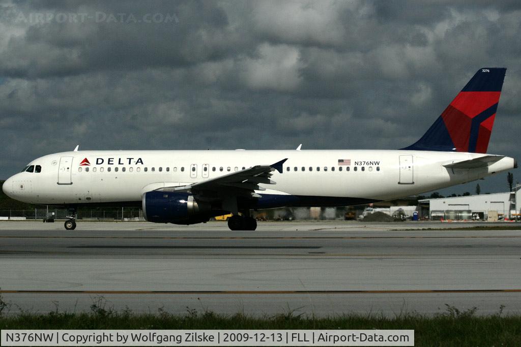 N376NW, 2002 Airbus A320-212 C/N 1812, visitor