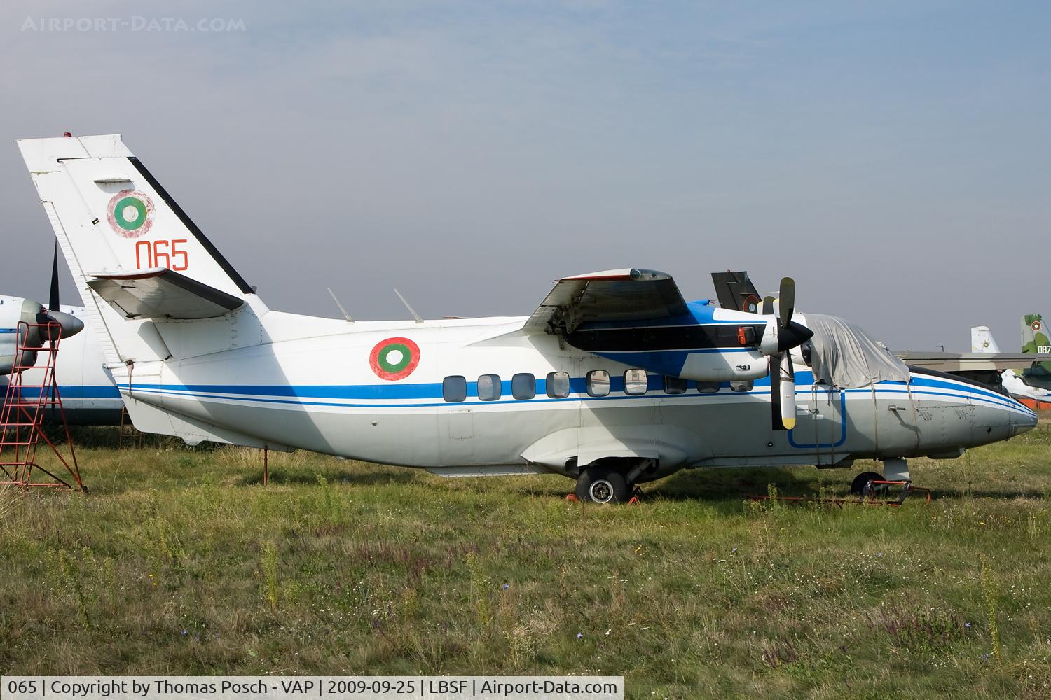 065, 1990 Let L-410UVP-E Turbolet C/N 841333, Bulgaria - Air Force