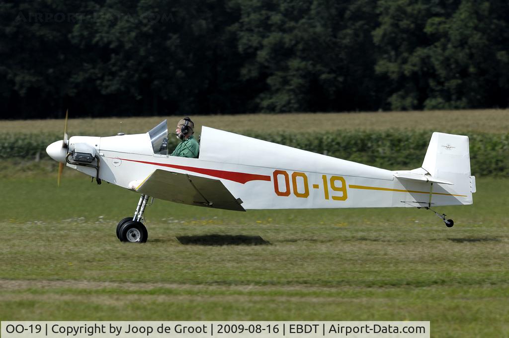 OO-19, Jodel D-92 Bebe C/N CD-03, departure after the old-timer fly-in.