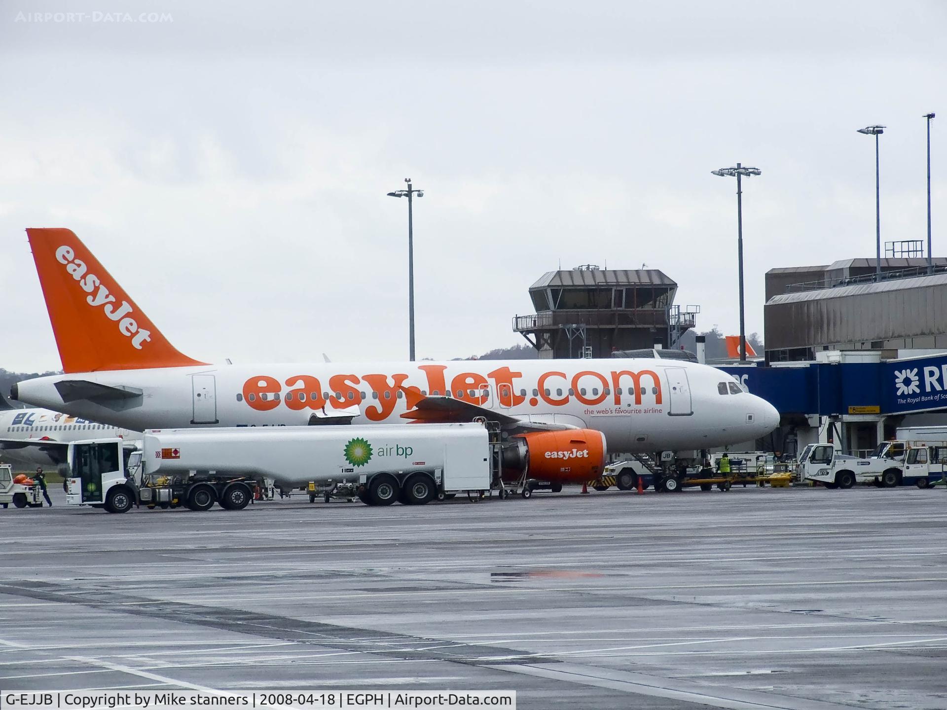 G-EJJB, 2004 Airbus A319-111 C/N 2380, Easyjet A319 Being refuelled at EDI