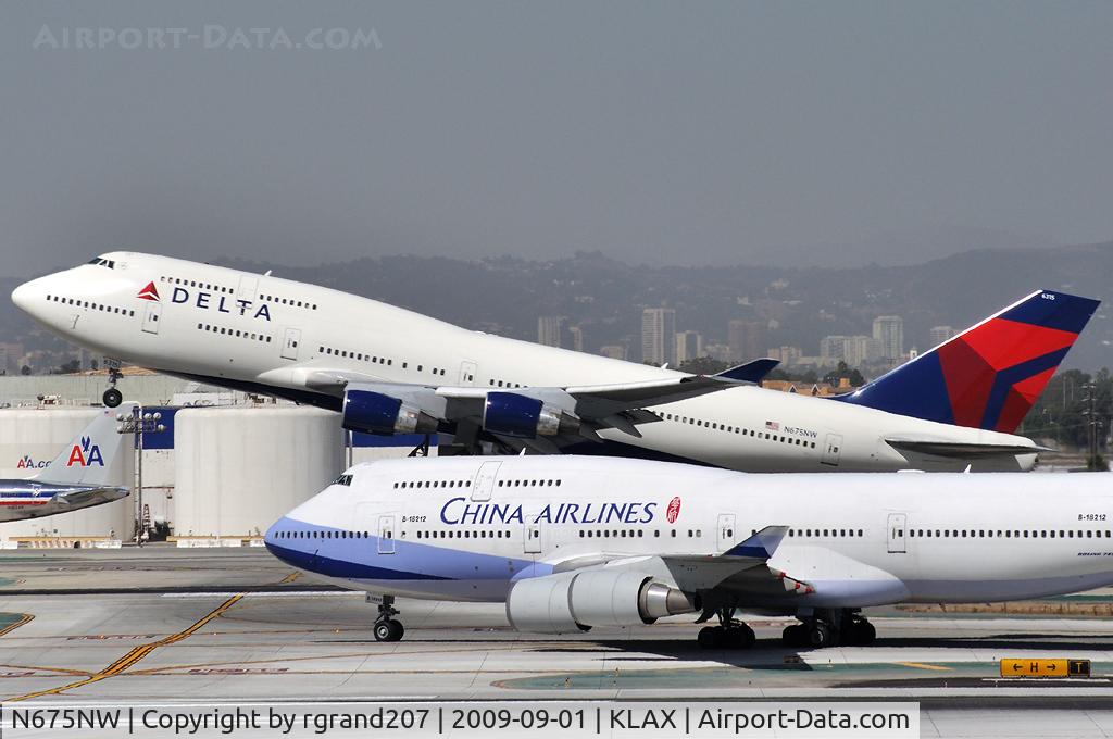 N675NW, 2002 Boeing 747-451 C/N 33001, A busy day at LAX.