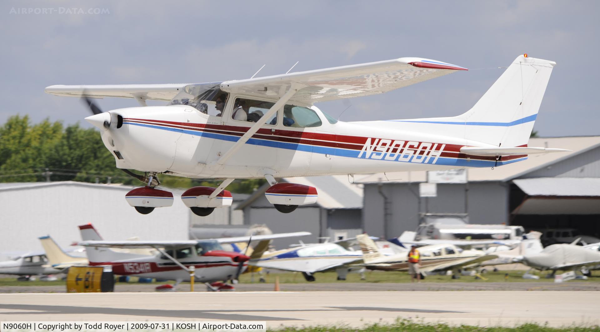 N9060H, 1975 Cessna 172M C/N 17265922, EAA AIRVENTURE 2009
