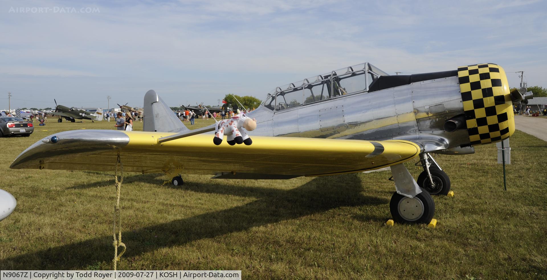N9067Z, 1949 North American T-6G Texan C/N 168-105, EAA AIRVENTURE 2009