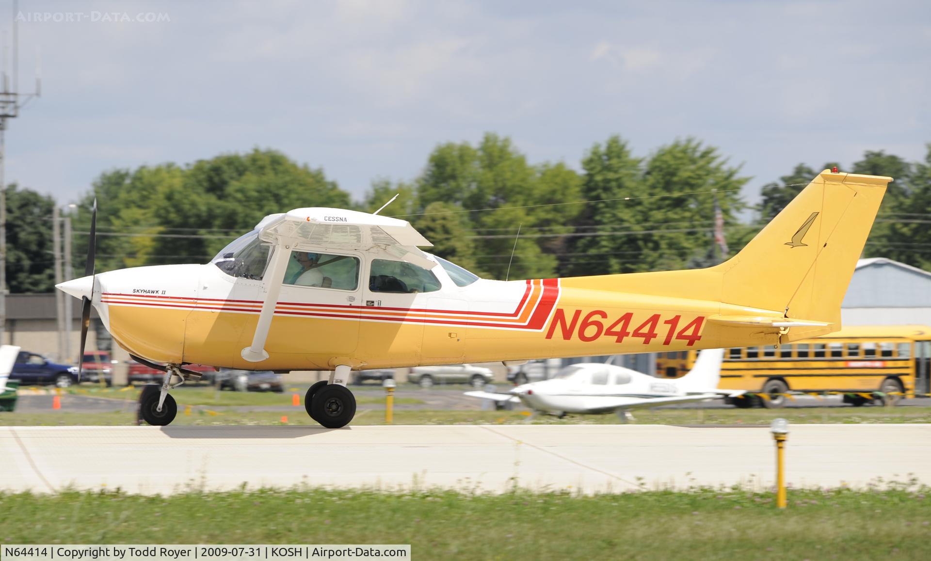 N64414, 1975 Cessna 172M C/N 17265211, EAA AIRVENTURE 2009