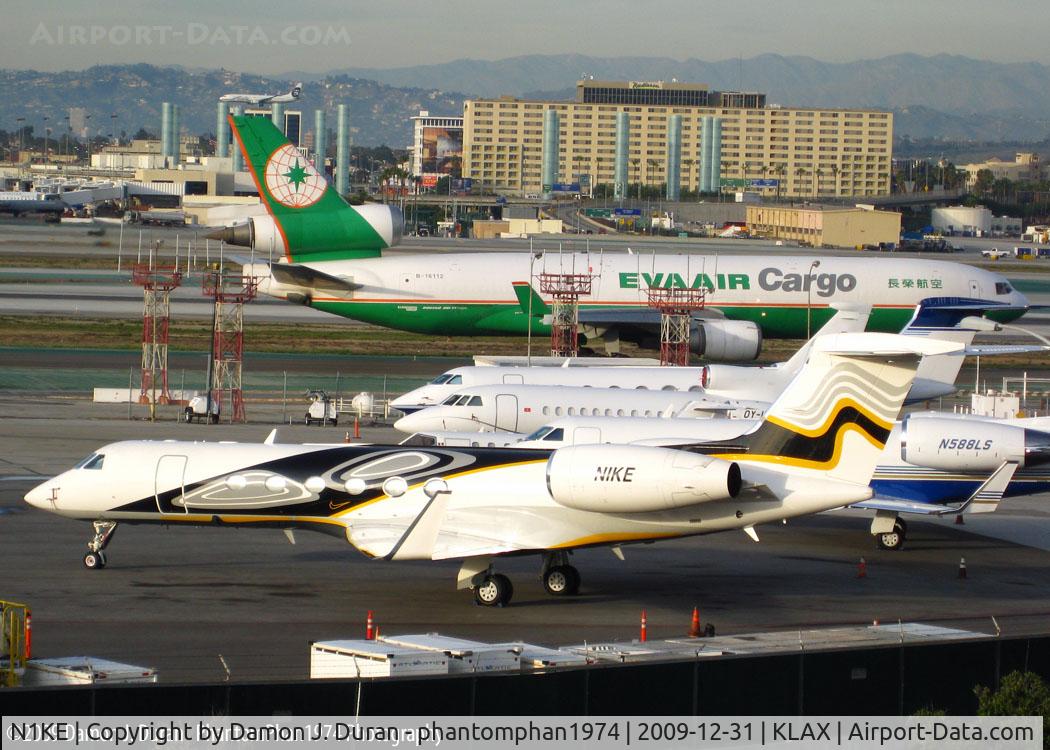 N1KE, 1999 Gulfstream Aerospace G-V C/N 574, Shot at LAX