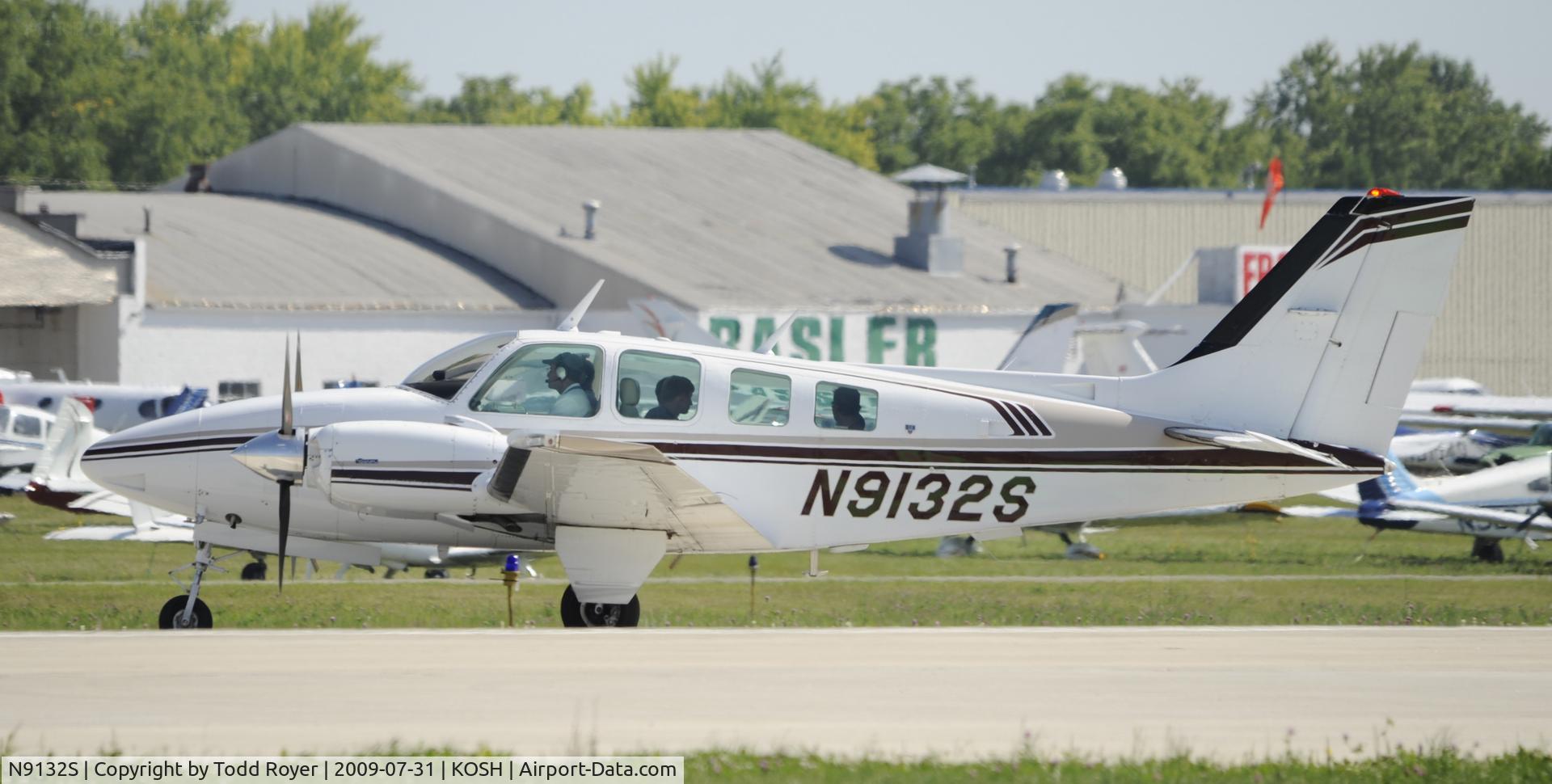 N9132S, 1976 Beech 58 Baron C/N TH-724, EAA AIRVENTURE 2009