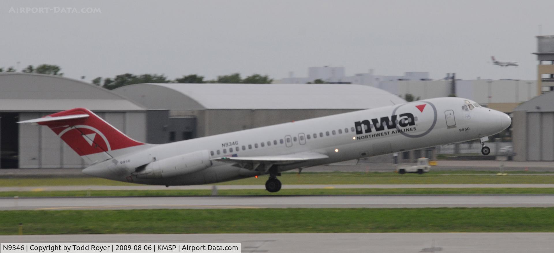 N9346, 1969 Douglas DC-9-32 C/N 47376, DEPARTING MSP