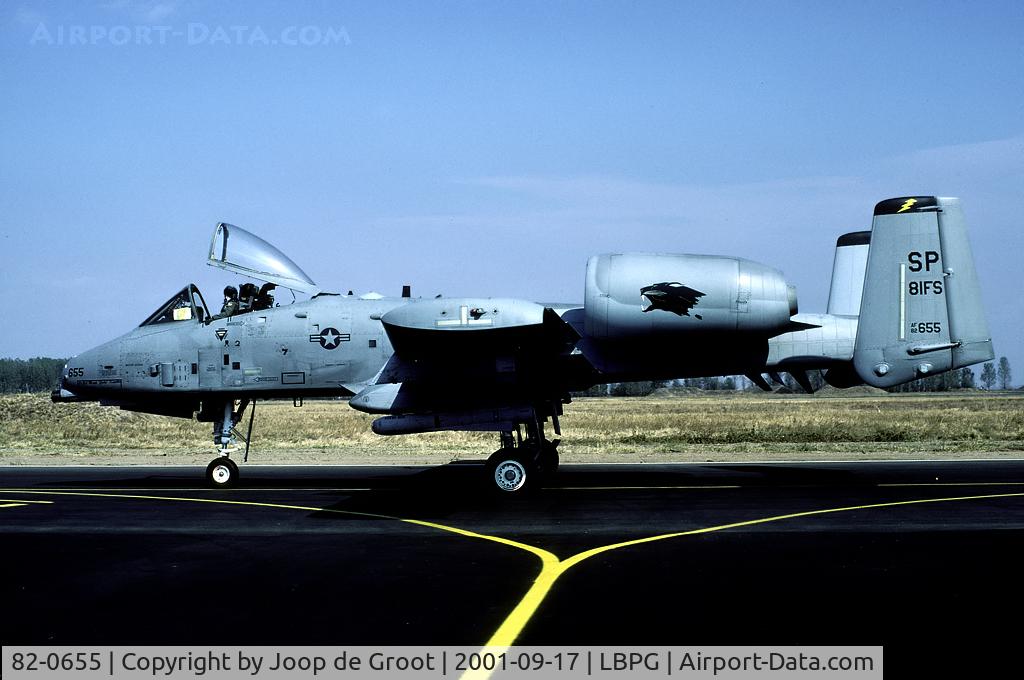 82-0655, 1982 Fairchild Republic A-10A Thunderbolt II C/N A10-0703, 81 FS commander aircraft during Co-operative Key 2001. This aircraft crashed a year later.