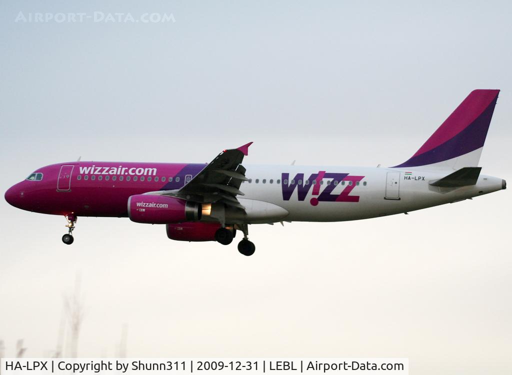 HA-LPX, 2009 Airbus A320-232 C/N 3968, Landing rwy 25R